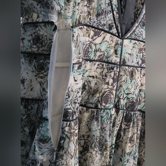 Free People NWOT Perfect Dream floral Mini Dress. Cut out back deep V neck Fit & - Picture 8 of 14